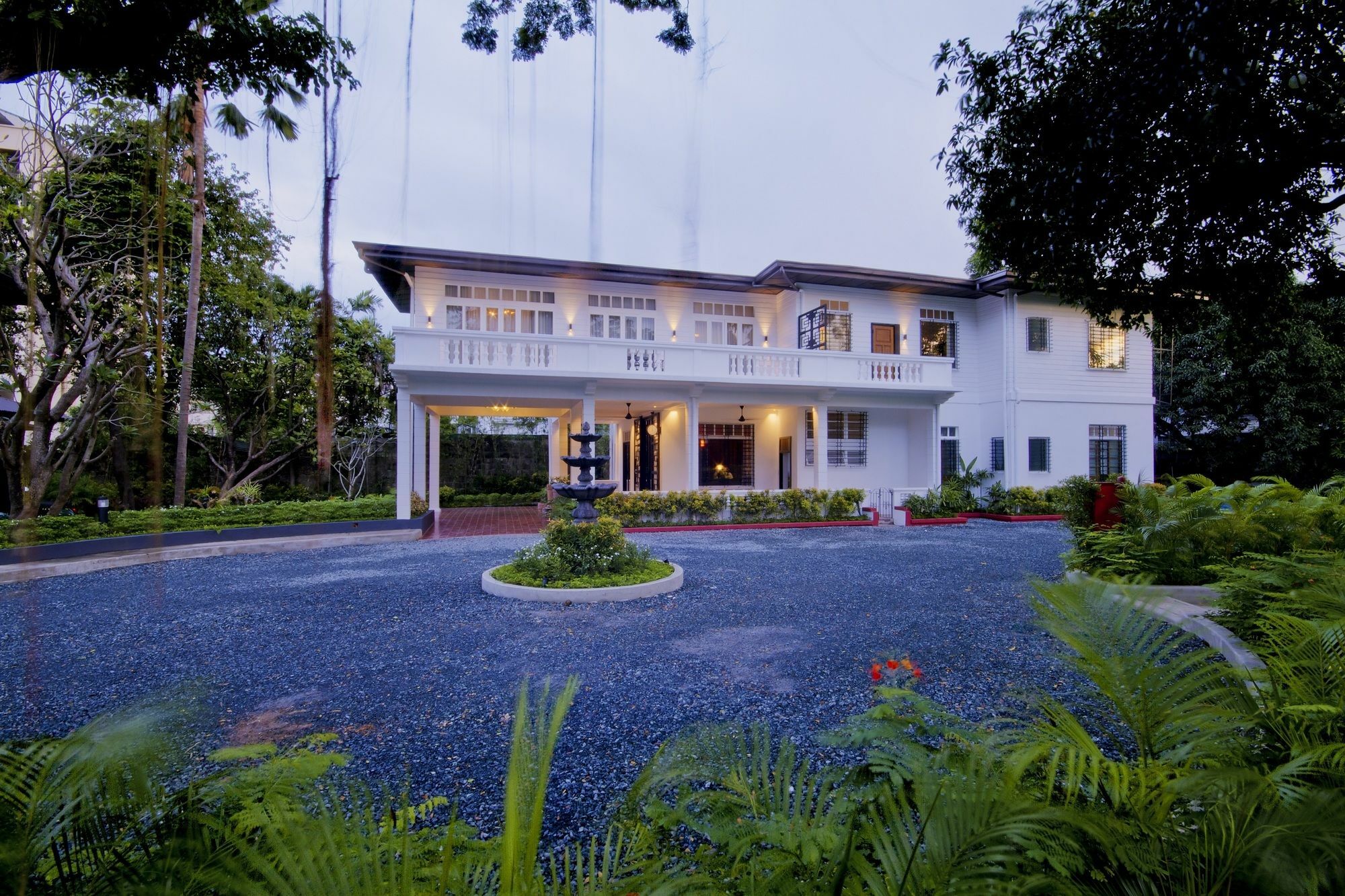 The Henry Hotel Manila Пасай Экстерьер фото