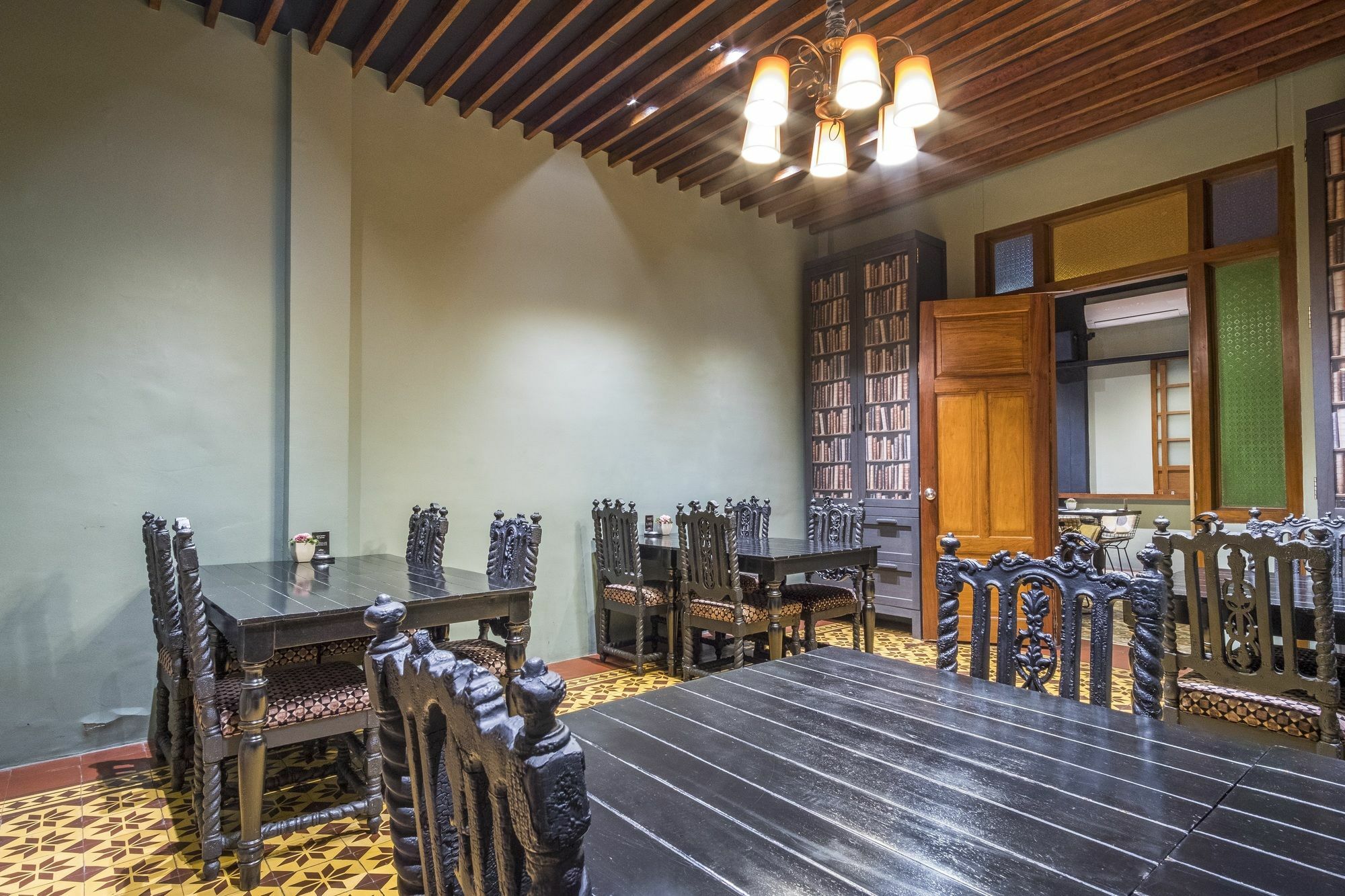 The Henry Hotel Manila Пасай Экстерьер фото